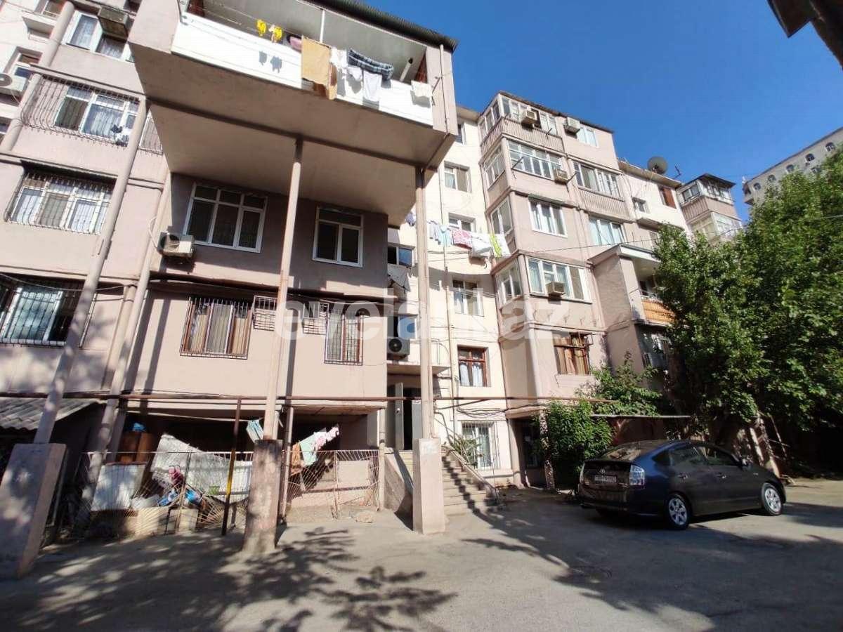 Sale, old building, 3 room, 75 m², Inshaatchilar m.