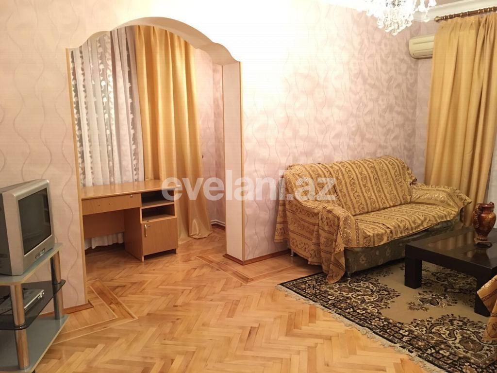 Sale, old building, 2 room, 45 m², Inshaatchilar m.