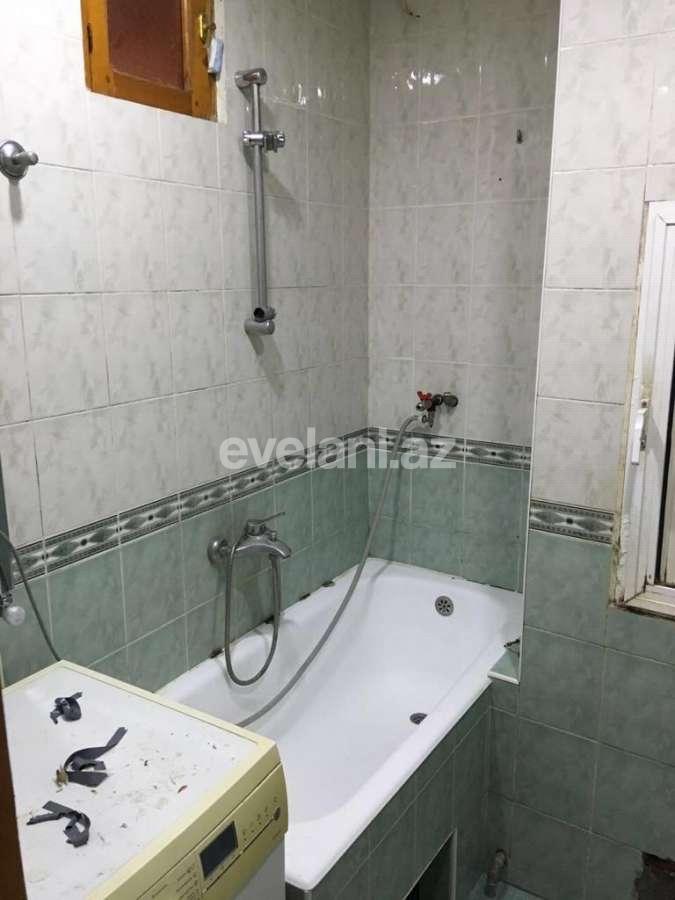 Sale, old building, 2 room, 45 m², Inshaatchilar m.
