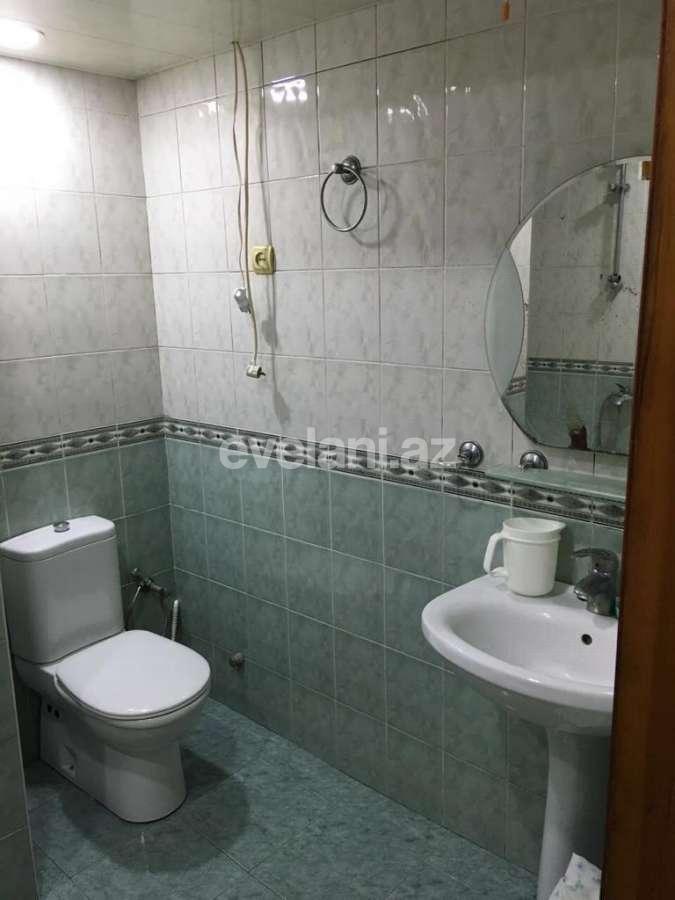 Sale, old building, 2 room, 45 m², Inshaatchilar m.