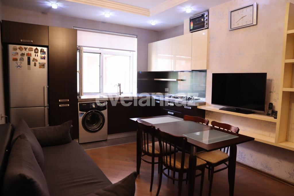 Satılır, yeni tikili, 2 otaqlı, 42 m², İnşaatçılar m.