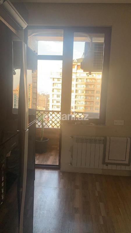 Satılır, yeni tikili, 2 otaqlı, 76 m², İnşaatçılar m.