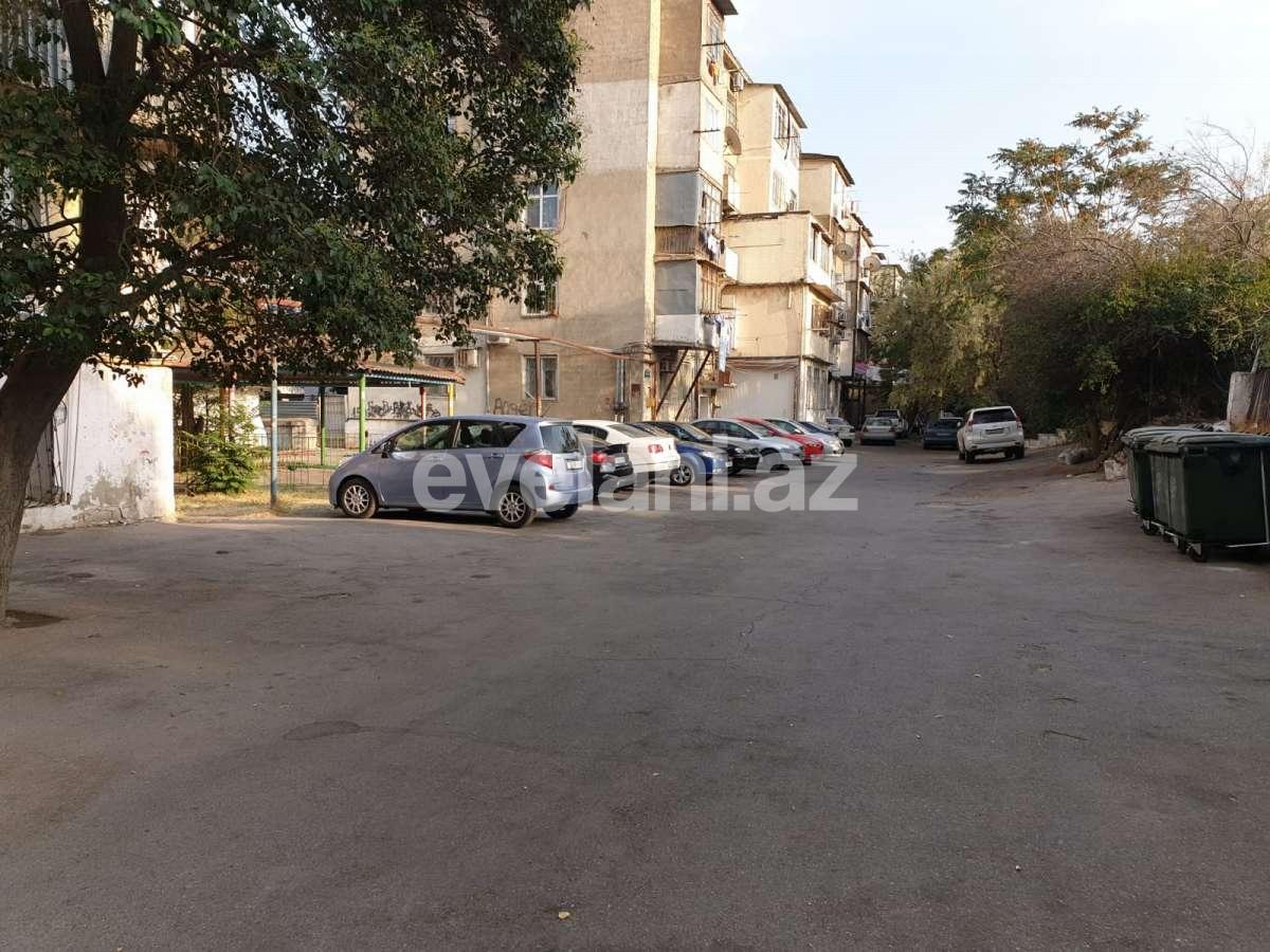 Rent, old building, 3 room, 65 m², Elmlar Akademiyası m.