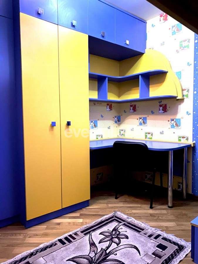 Kirayə verilir, yeni tikili, 3 otaqlı, 100 m², İnşaatçılar m.