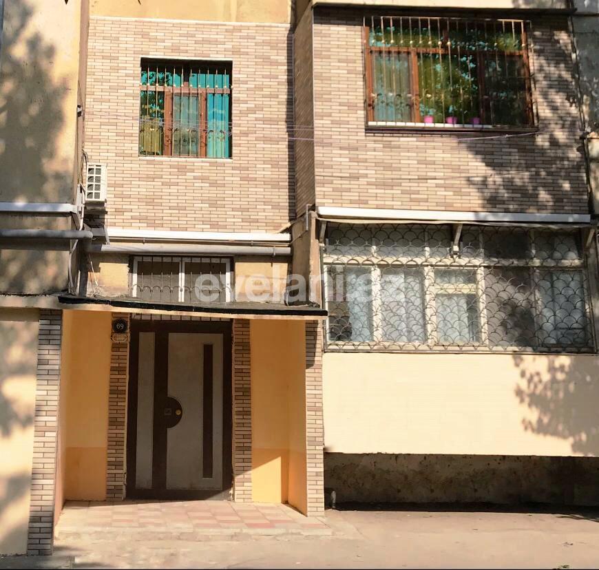 Satılır, köhnə tikili, 3 otaqlı, 90 m², Xalqlar Dostluğu m.