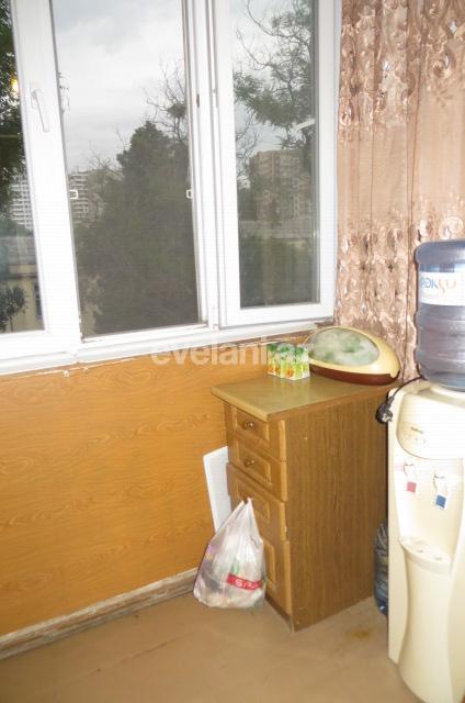 Satılır, köhnə tikili, 3 otaqlı, 72 m², Elmlər Akademiyası m.