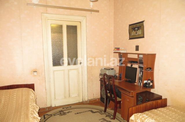 Satılır, köhnə tikili, 3 otaqlı, 72 m², Elmlər Akademiyası m.