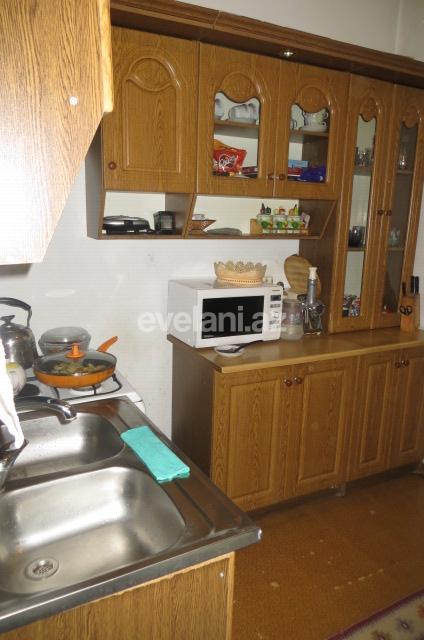 Satılır, köhnə tikili, 3 otaqlı, 72 m², Elmlər Akademiyası m.