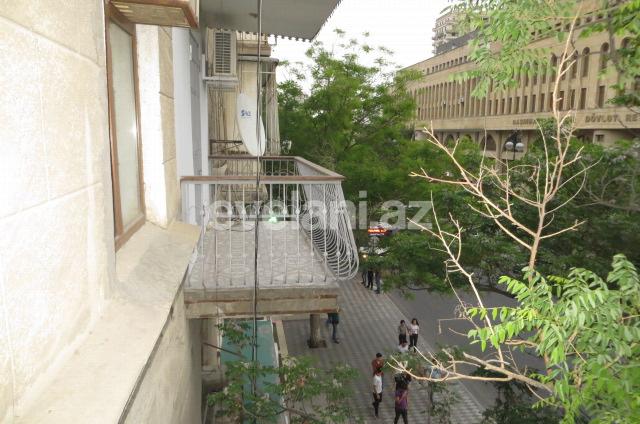 Satılır, köhnə tikili, 3 otaqlı, 72 m², Elmlər Akademiyası m.