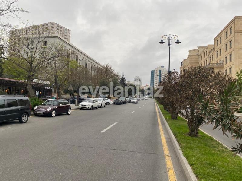 Satılır, köhnə tikili, 3 otaqlı, 76 m², Elmlər Akademiyası m.