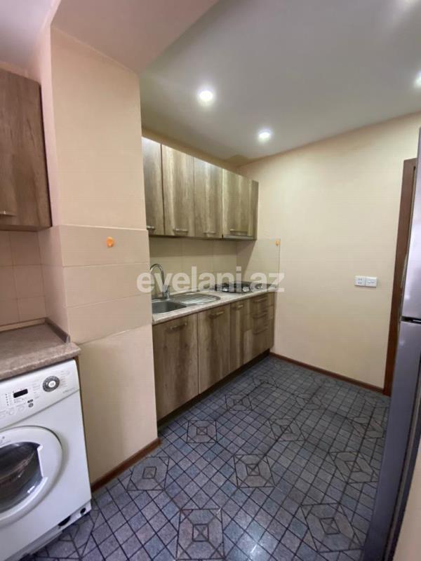 Satılır, köhnə tikili, 3 otaqlı, 76 m², Elmlər Akademiyası m.
