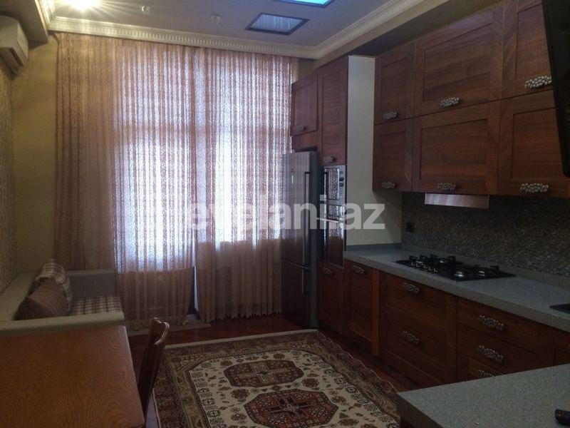 Satılır, yeni tikili, 3 otaqlı, 170 m², 28 may m.