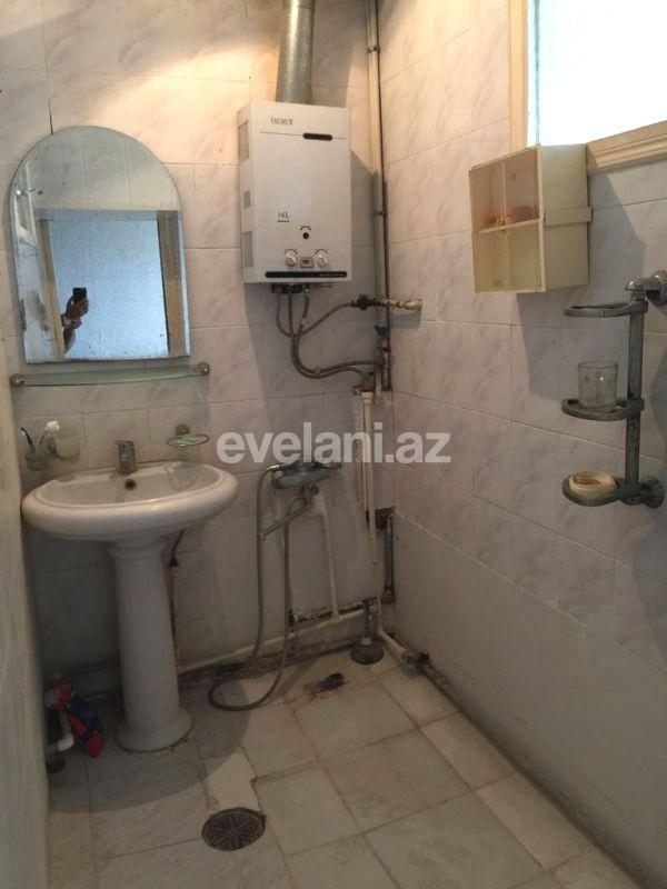 Satılır, köhnə tikili, 2 otaqlı, 70 m², İnşaatçılar m.