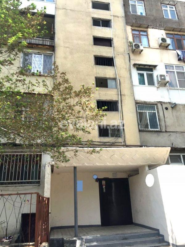 Satılır, köhnə tikili, 2 otaqlı, 70 m², İnşaatçılar m.