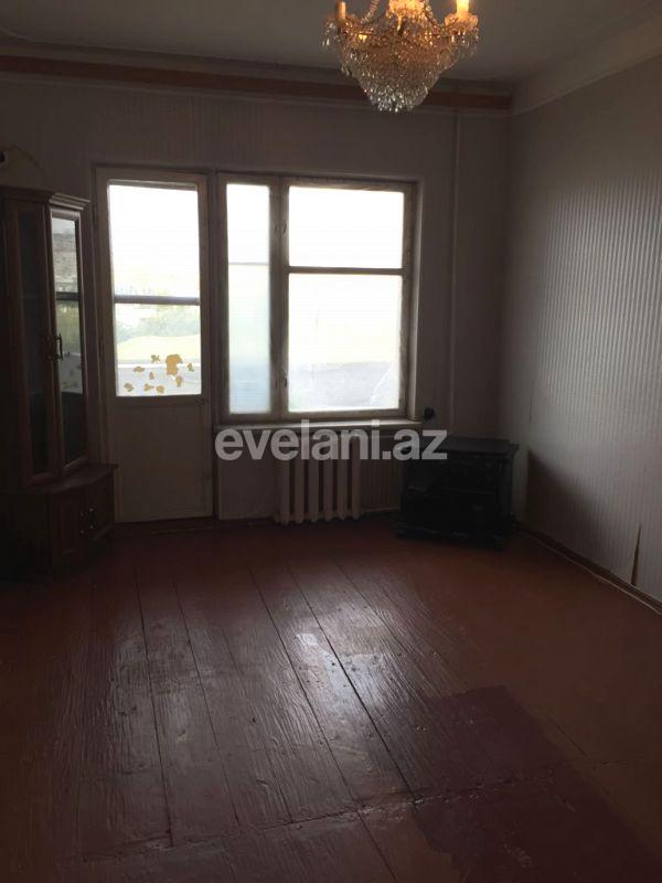 Satılır, köhnə tikili, 2 otaqlı, 70 m², İnşaatçılar m.