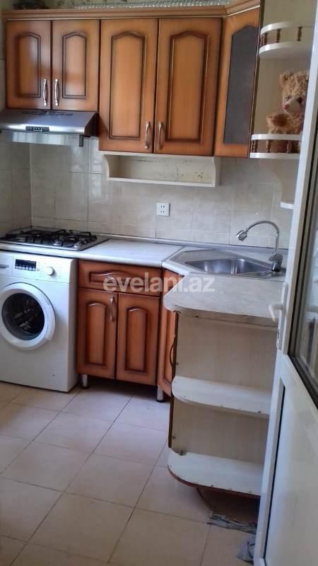 Satılır, köhnə tikili, 3 otaqlı, 70 m², Azadlıq prospekti m.