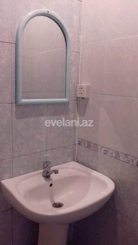 Satılır, köhnə tikili, 3 otaqlı, 70 m², Azadlıq prospekti m.