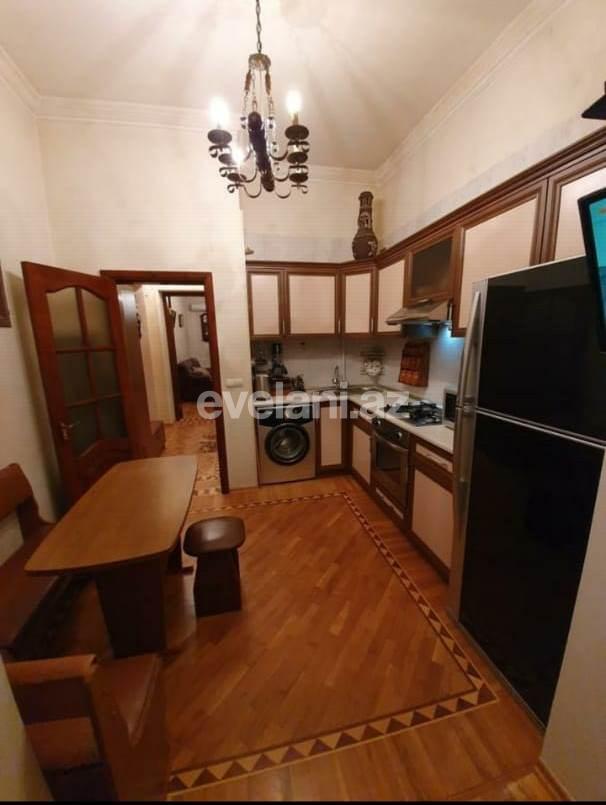 Satılır, köhnə tikili, 2 otaqlı, 60 m², Elmlər Akademiyası m.