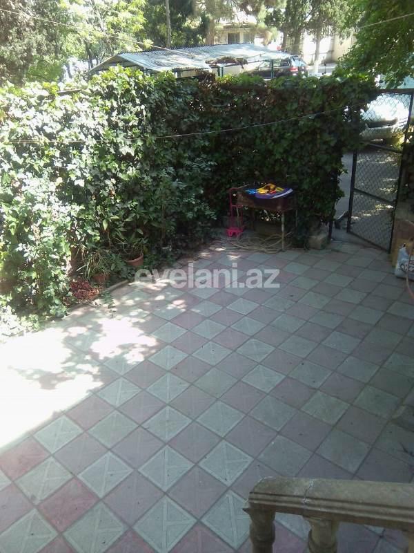 Satılır, köhnə tikili, 3 otaqlı, 70 m², Azadlıq prospekti m.