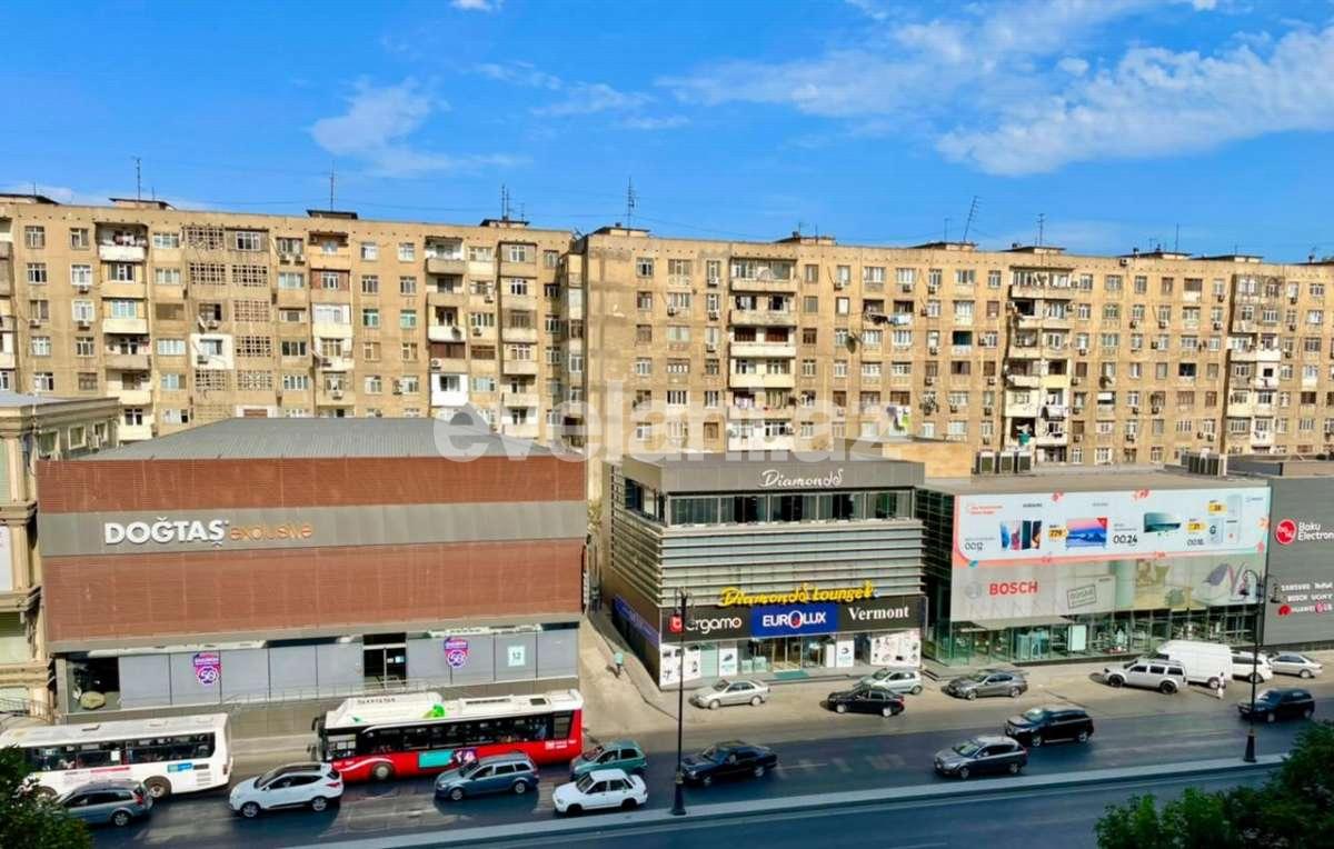 Satılır, köhnə tikili, 3 otaqlı, 80 m², Xalqlar Dostluğu m.