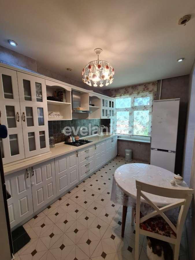 Продаётся, вторичка, 4-комнаты, 100 m², 8 Ноябрь m.