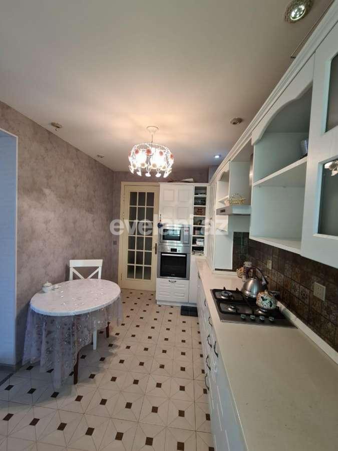 Продаётся, вторичка, 4-комнаты, 100 m², 8 Ноябрь m.