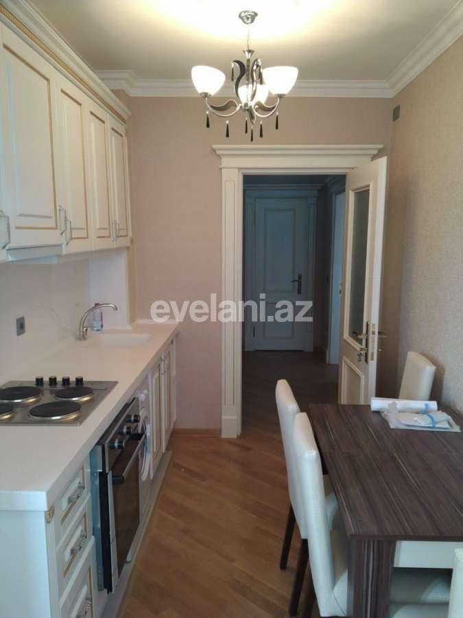 Satılır, köhnə tikili, 3 otaqlı, 90 m², Azadlıq prospekti m.