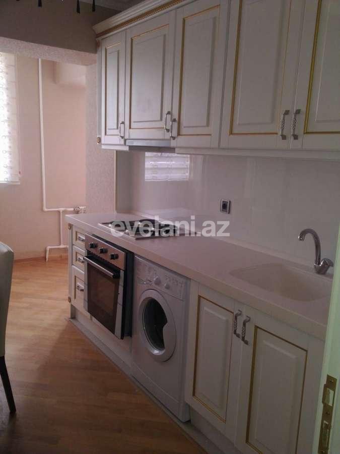 Satılır, köhnə tikili, 3 otaqlı, 90 m², Azadlıq prospekti m.