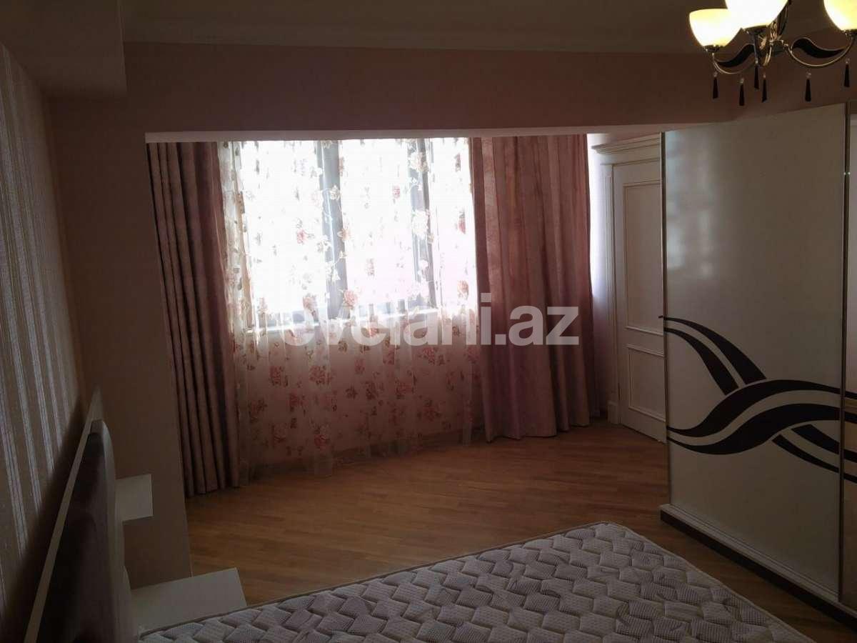 Satılır, köhnə tikili, 3 otaqlı, 90 m², Azadlıq prospekti m.