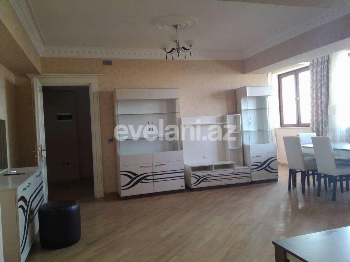 Satılır, köhnə tikili, 3 otaqlı, 90 m², Azadlıq prospekti m.