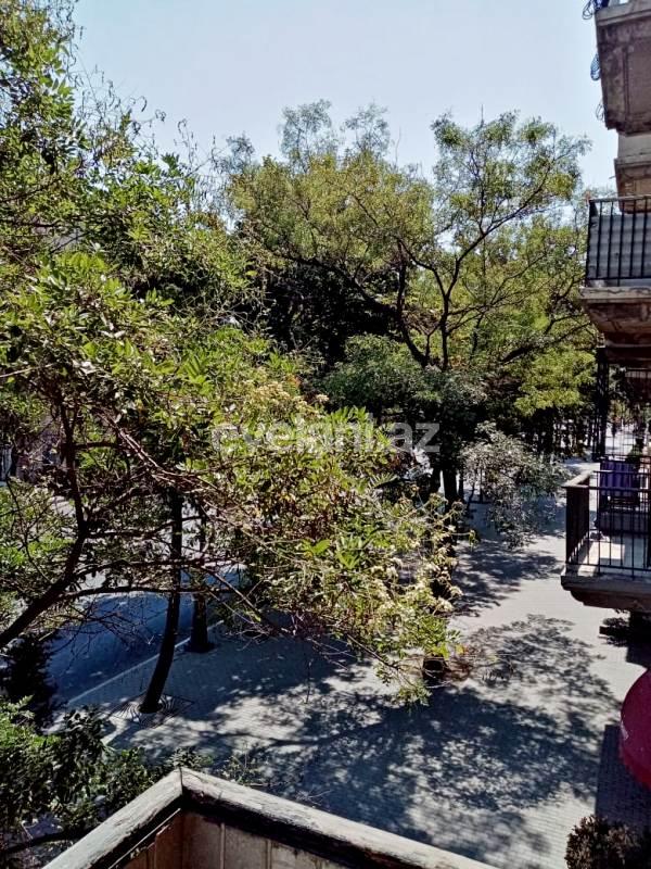 Sale, old building, 2 room, 60 m², Nizami m.