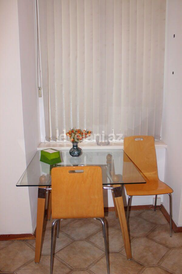 Satılır, köhnə tikili, 3 otaqlı, 127 m², Sahil m.