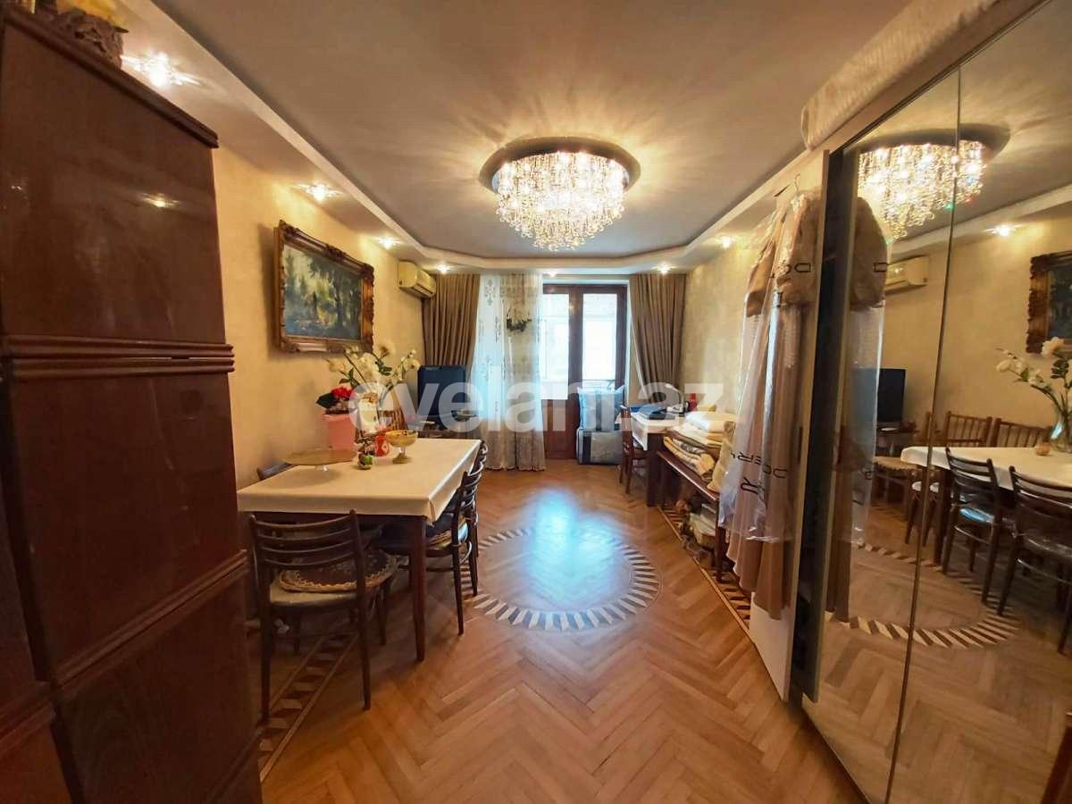 Sale, old building, 3 room, 75 m², Inshaatchilar m.