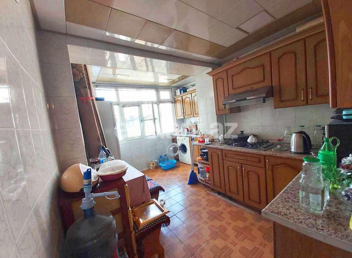 Sale, old building, 3 room, 75 m², Inshaatchilar m.