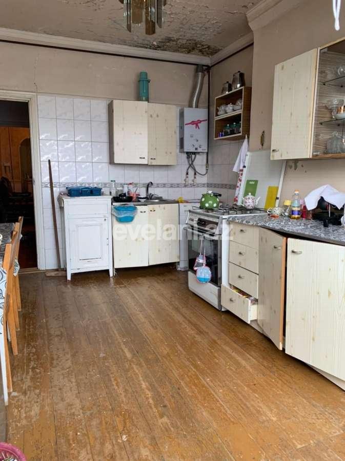 Satılır, köhnə tikili, 2 otaqlı, 55 m², İnşaatçılar m.