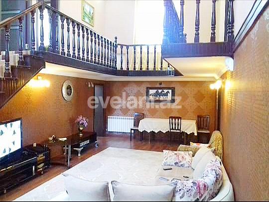 Satılır, həyət evi / bağ, 7 otaqlı, 240 m², Qaraçuxur q.