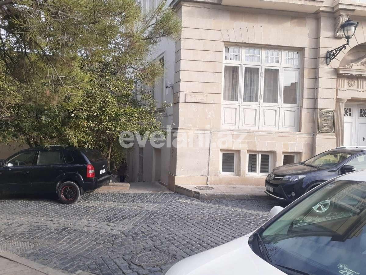 Sale, old building, 2 room, 40 m², Icheri Sheher m.