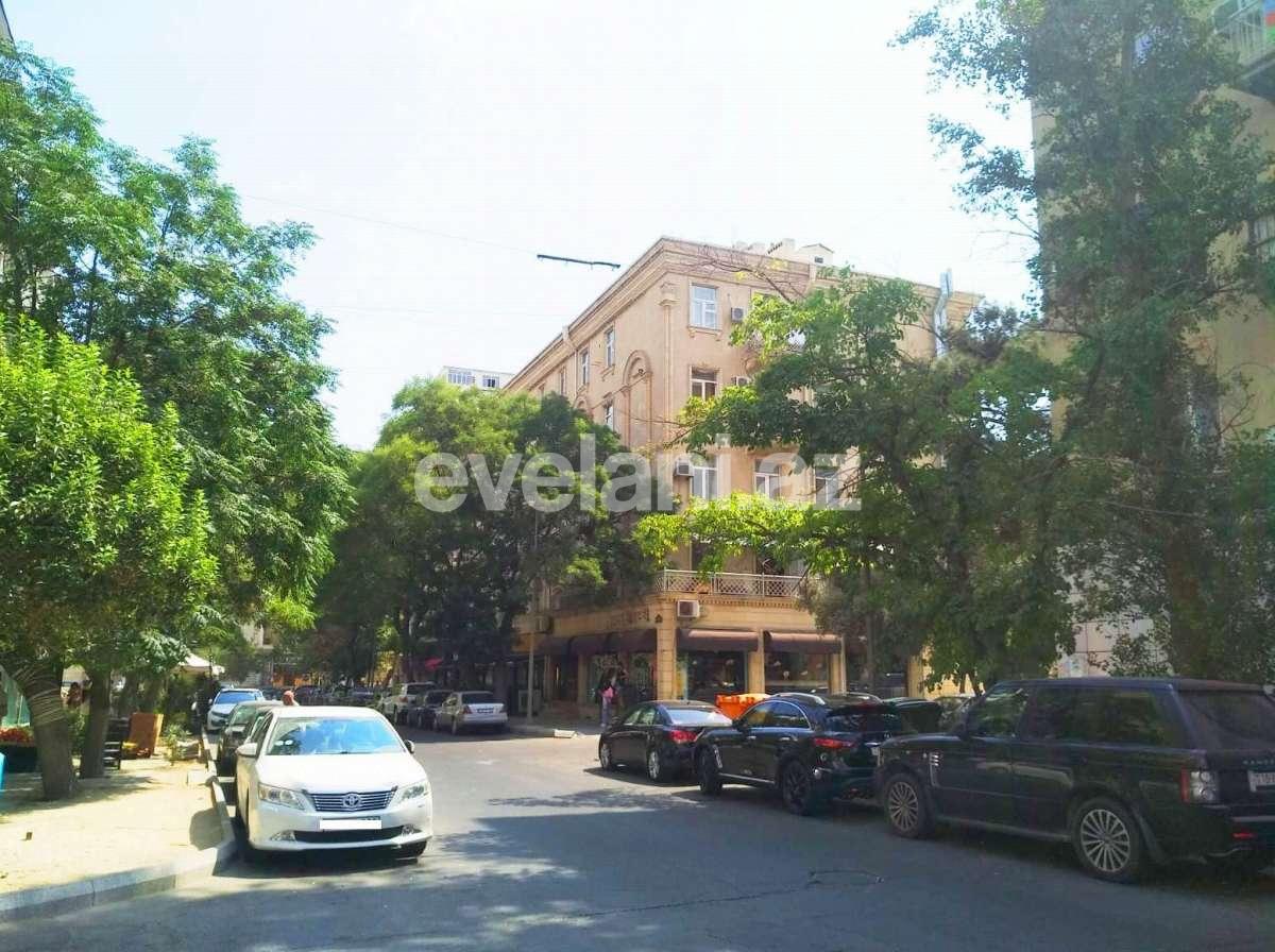 Sale, old building, 2 room, 55 m², Elmlar Akademiyası m.