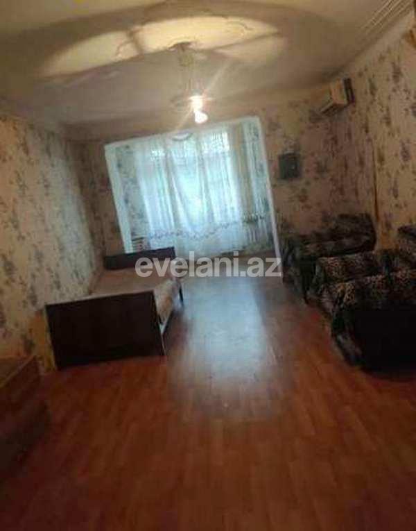 Satılır, köhnə tikili, 3 otaqlı, 70 m², Qara Qarayev m.