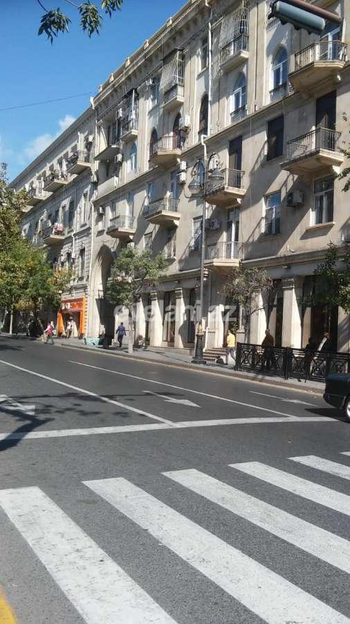 Satılır, köhnə tikili, 4 otaqlı, 143 m², 28 may m.