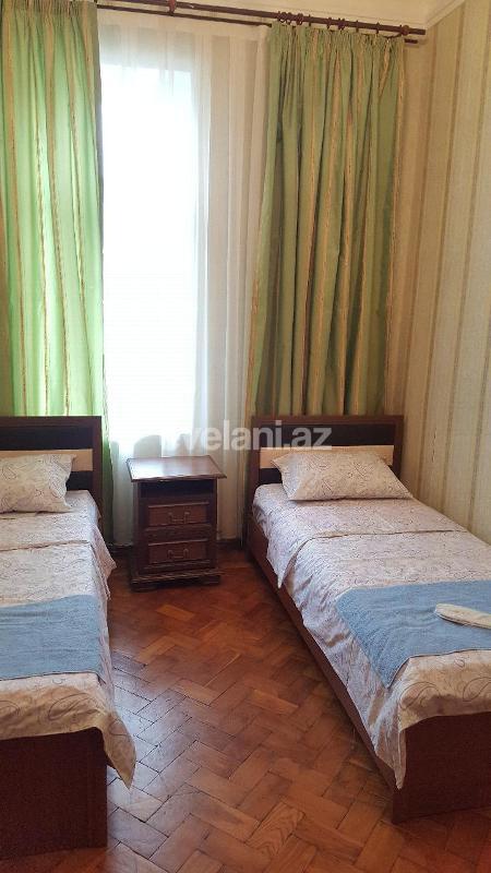 Sale, old building, 3 room, 75 m², Sahil m.