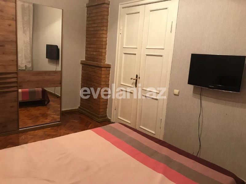 Sale, old building, 3 room, 75 m², Sahil m.