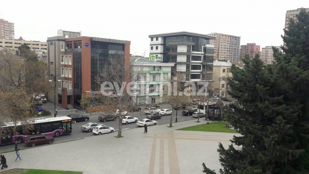 Satılır, köhnə tikili, 7 otaqlı, 200 m², 28 may m.