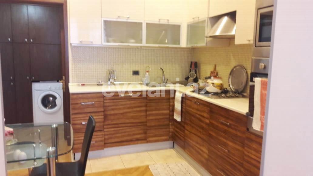 Satılır, köhnə tikili, 7 otaqlı, 200 m², 28 may m.