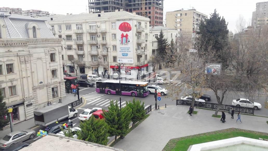 Satılır, köhnə tikili, 7 otaqlı, 200 m², 28 may m.