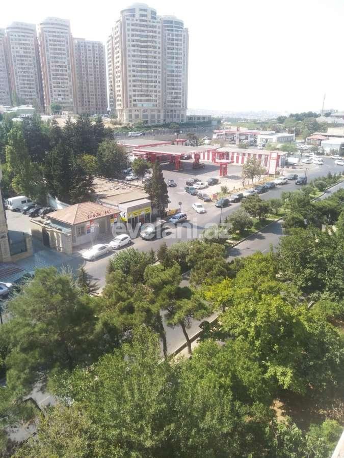 Sale, old building, 3 room, 80 m², 20 yanvar m.