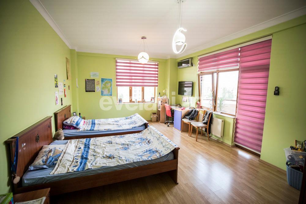 Satılır, yeni tikili, 3 otaqlı, 180 m², 28 may m.