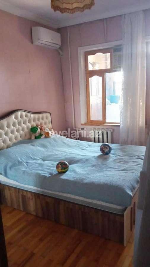 Sale, old building, 3 room, 65 m², Khalglar Doslugu m.