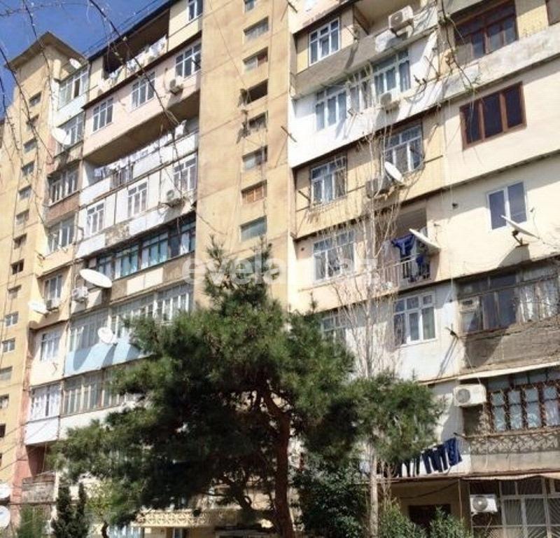 Sale, old building, 3 room, 65 m², Khalglar Doslugu m.