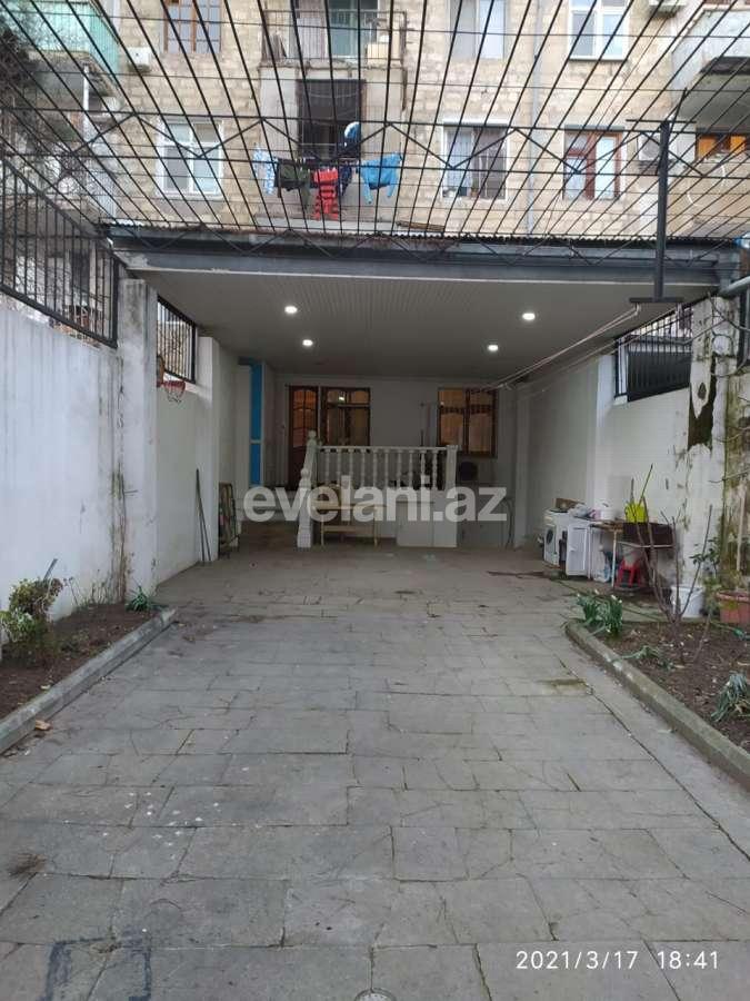 Kirayə verilir, köhnə tikili, 2 otaqlı, 100 m², İnşaatçılar m.